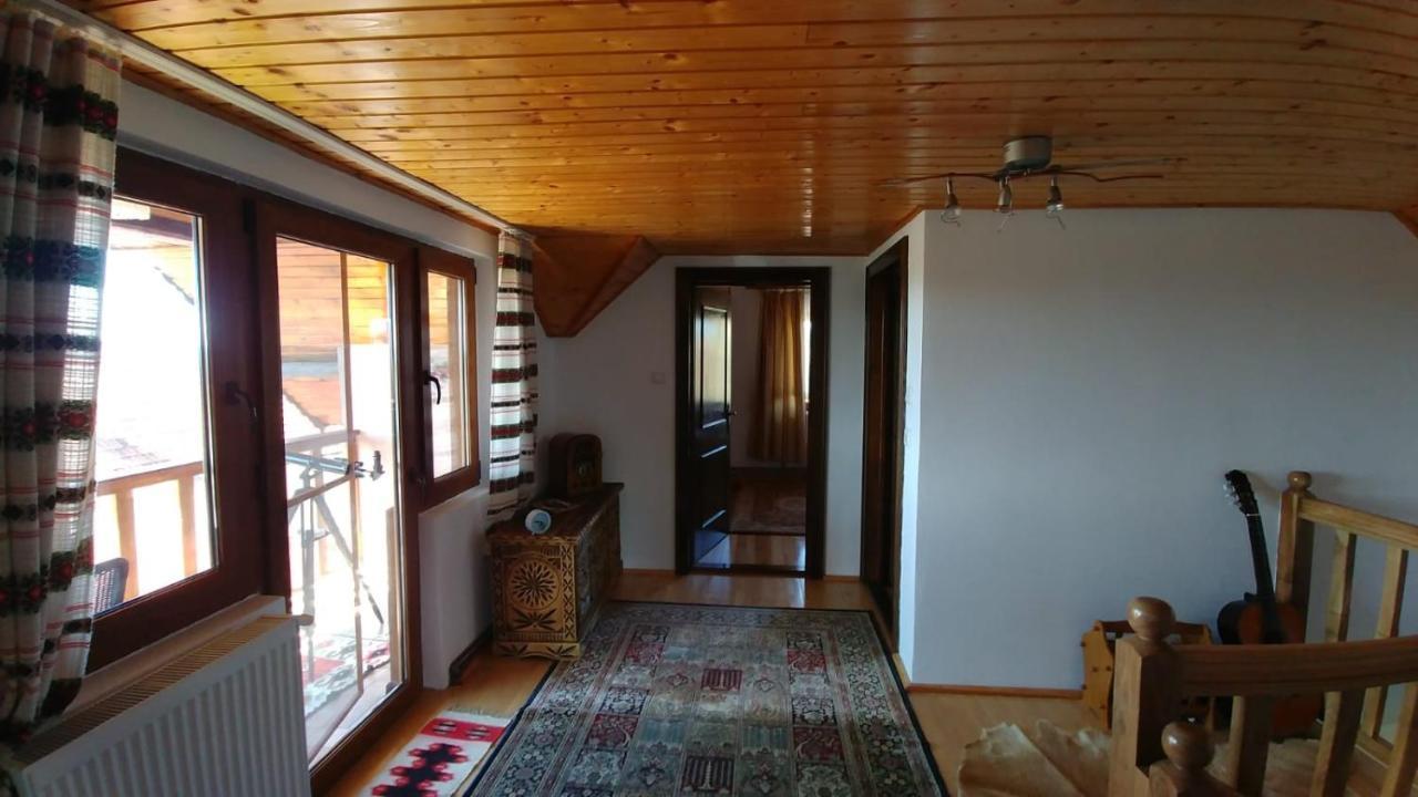 Novaci-Străini Casa Dariusヴィラ エクステリア 写真