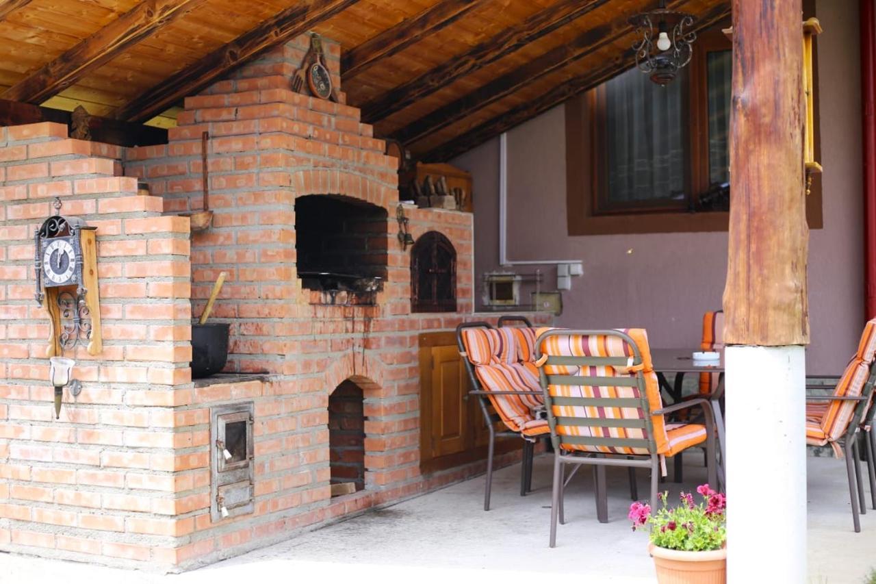 Novaci-Străini Casa Dariusヴィラ エクステリア 写真
